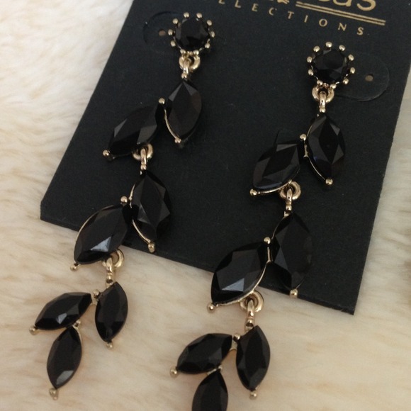 ❌Bundled❌NWT: Black and gold wreathed earrings - Picture 3 of 4