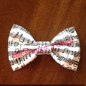 Music note bow