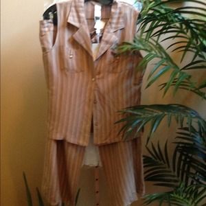 Brand new 2pc Capri set