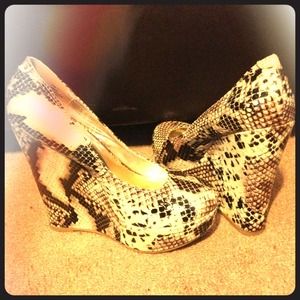 ❗️REDUCED❗️Wedge heels