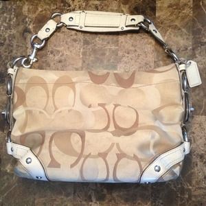 Authentic COACH optic signature Carly