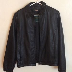 •Reduced• Danier Leather Jacket Size 4-6
