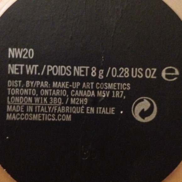 🎉 SOLD IN BUNDLE 🎉 Mac Loose Powder Foundation - Picture 3 of 3