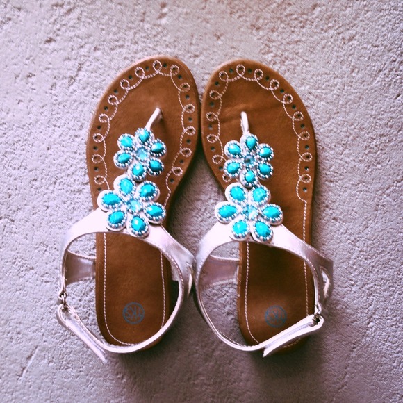Shoes - Girls sandals 🔴on HOLD🔴