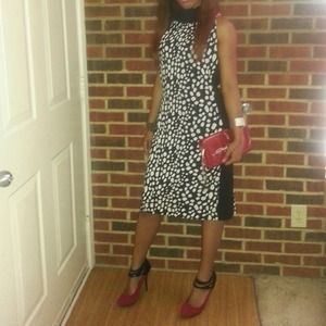 Holding for scb1028 Gorgeous dress