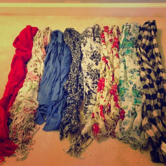 *SOLD* Scarves bundle