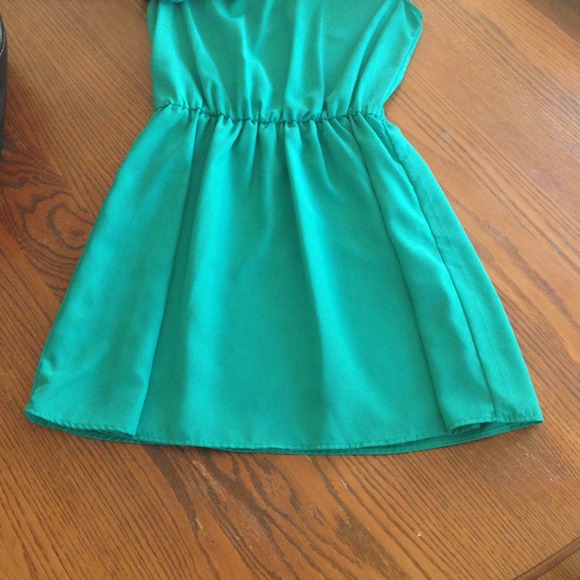 Emerald green dress - Picture 2 of 3