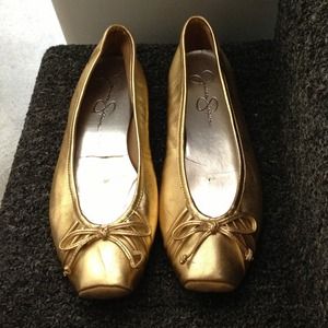 🔴SOLD🔴 Jessica Simpson gold flats size 6 1/2