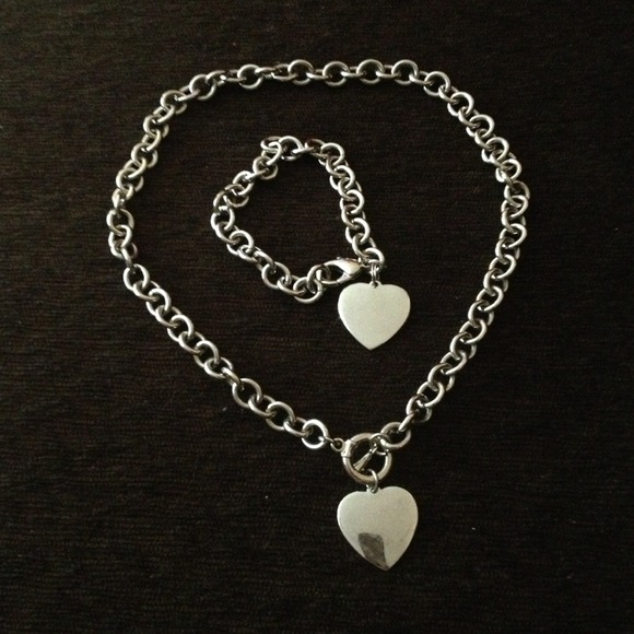 Bracelet and necklace set
