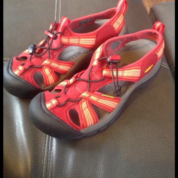 Bundle for shelba Keen sandals
