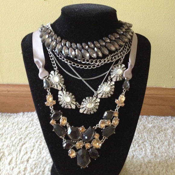 ***REDUCED**  JCrew like bib necklace- new