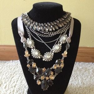 ***REDUCED**  JCrew like bib necklace- new
