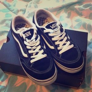 Vans! Hardly worn, size 7 in womens👟