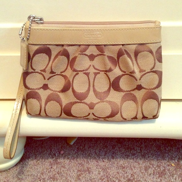 🚫SOLD🚫 Coach Wristlet