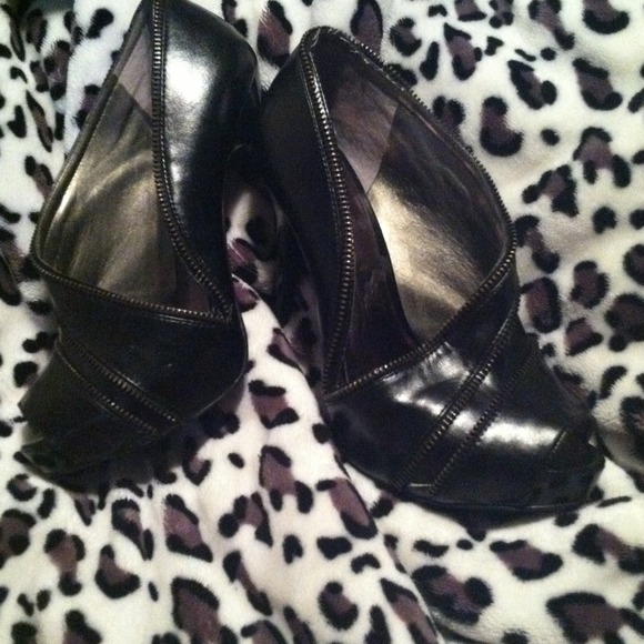 Heels - Picture 3 of 4