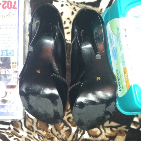 Heels - Picture 4 of 4