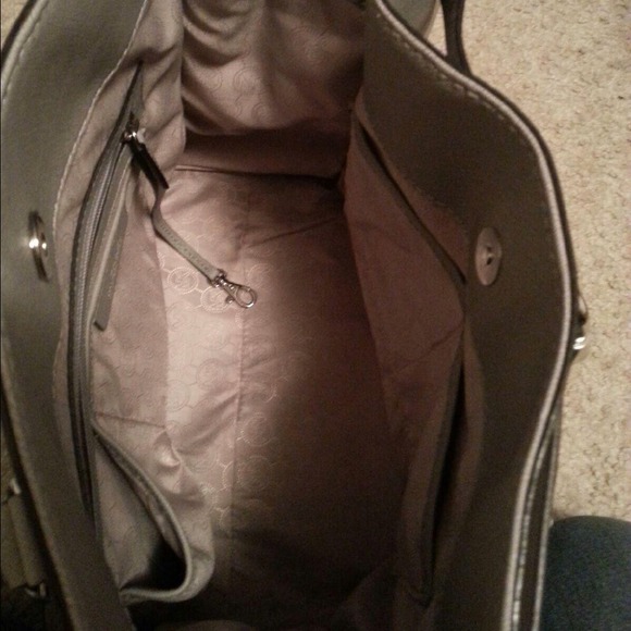 ❤️No Longer Avail❤️ Authentic MK purse and wallet - Picture 2 of 4