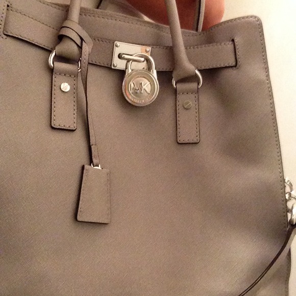 ❤️No Longer Avail❤️ Authentic MK purse and wallet - Picture 4 of 4