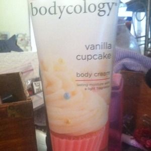💛yummy vanilla cupcake lotion! 💛