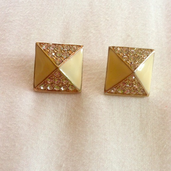 gorgeous earings.