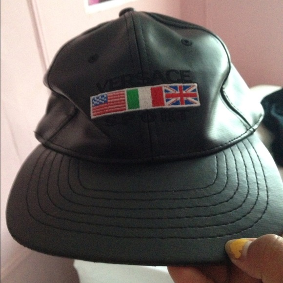 Versace hat $10