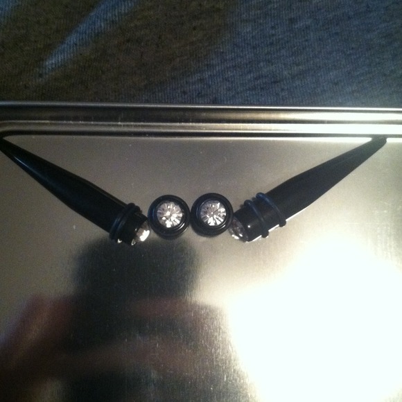 Size 00 black plugs with original tapers