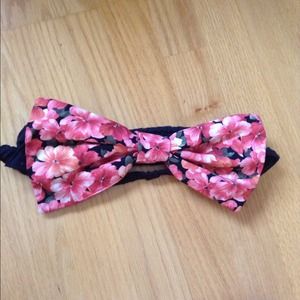 Beautiful floral bow bando