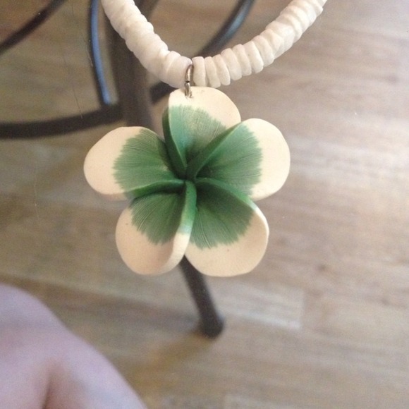 Flower beaded necklace - Picture 2 of 3