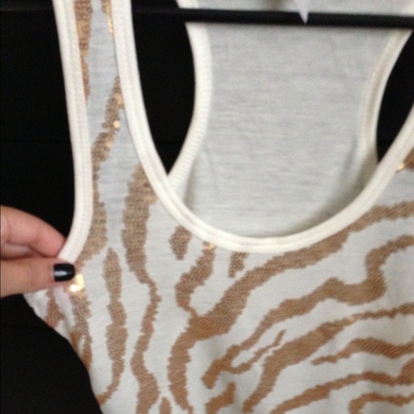 🚫Sold🚫Cute Tank - Picture 2 of 3