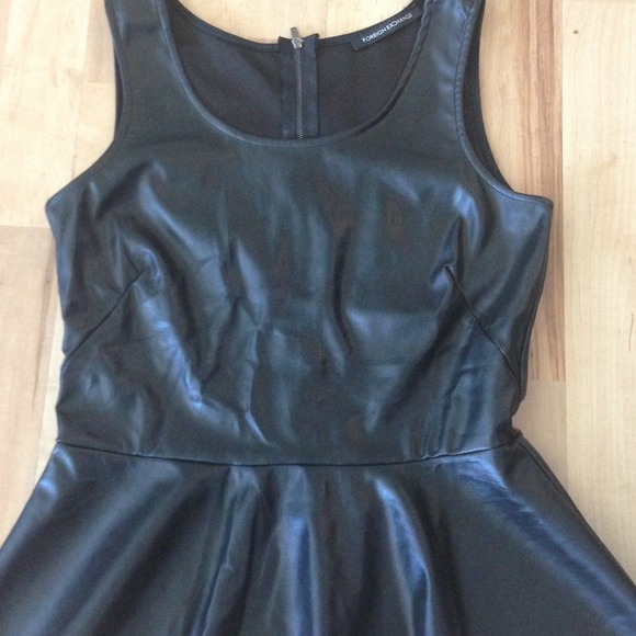 X SOLD X Faux leather peplum top - Picture 2 of 3
