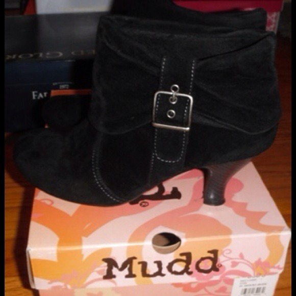 MUDD ankle boots w buckle on one side of each boot