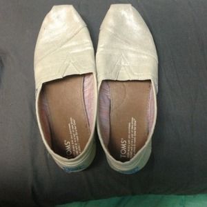Pearly white limited edition TOMS