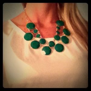 ✨REDUCED✨Gorgeous Gold/Green Jewel Bib Necklace