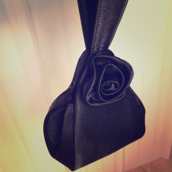 ❌SOLD❌ Cute Teardrop Evening Wristlet