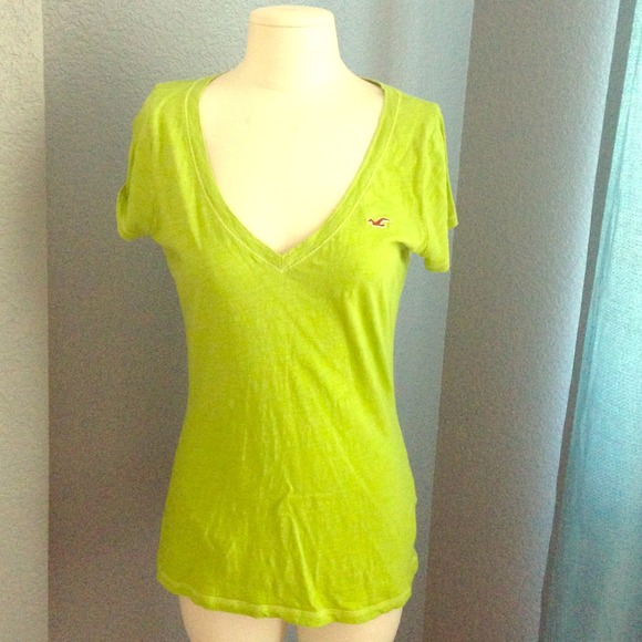 ❌Sold in bundle❌Bright green Hollister shirt
