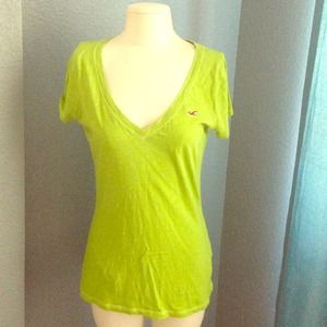 ❌Sold in bundle❌Bright green Hollister shirt