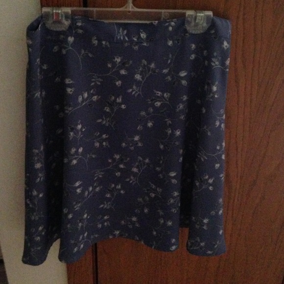 Pretty blue knee length skirt. Size 9
