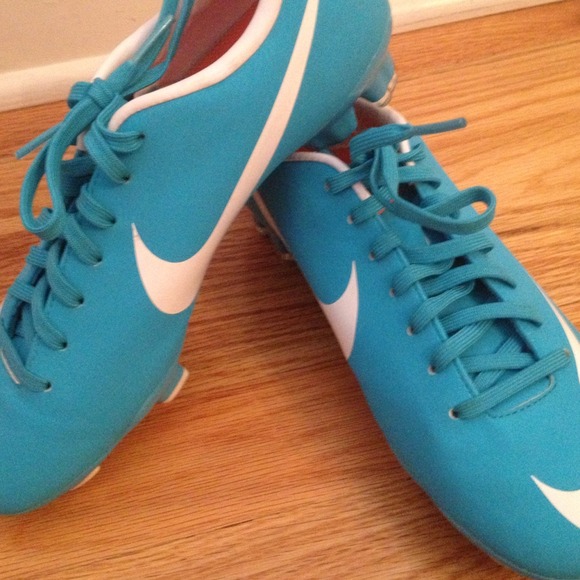 Soccer cleats
