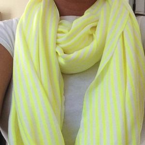 Neon GAP scarf
