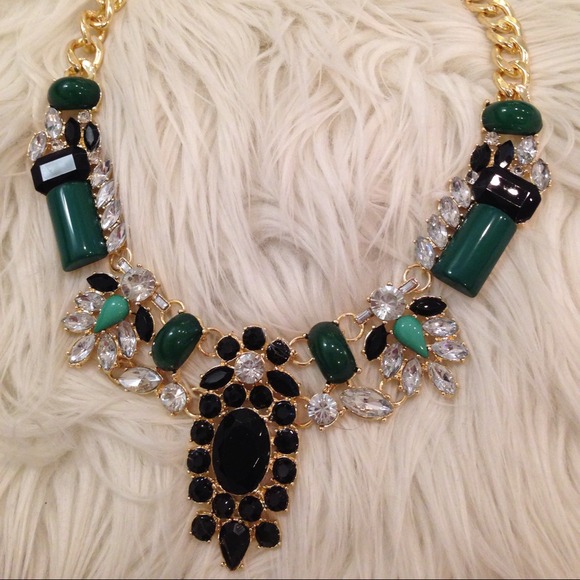 Gorgeous pink or green rhinestones choker