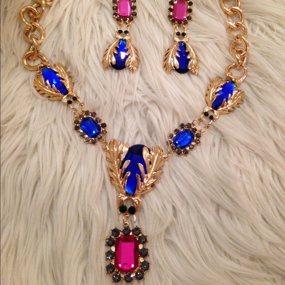 Gorgeous blue and sherbet pink necklace & earrings