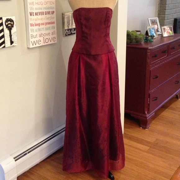 Crimson Floorlength Evening Gown (2 piece)
