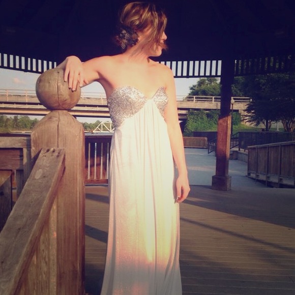 This is my prom dress from my senior prom:)