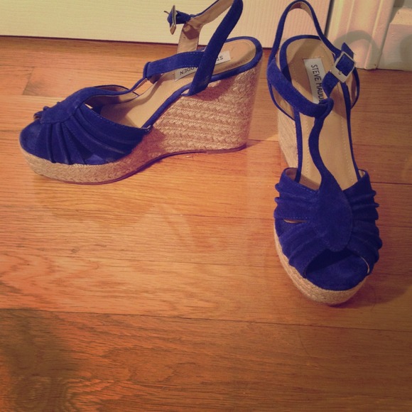 DONATED/BRAND NEW Steve Madden Cobalt Blue Wedges