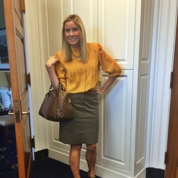 ❤️HP❤️Fabulous vintage mustard blouse - Picture 4 of 4