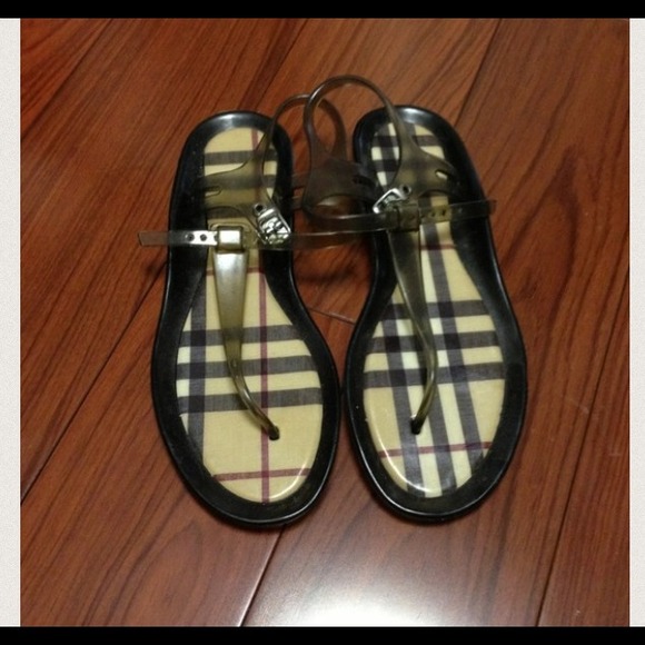 👡👡AUTHENTIC BURBERRY SANDALS👡👡size 9