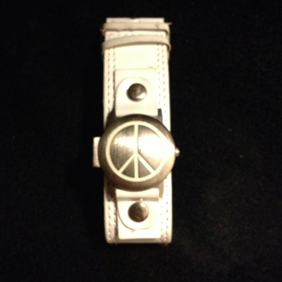 Peace sign white watch ✌⚪🕐