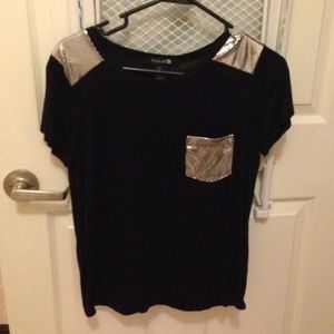 🚫SOLD🚫Black tee with silver shoulder and pocket