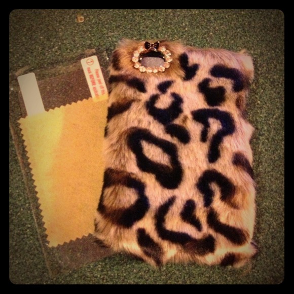 ❤TRADED❤️Cute 3D Winter Warm Leopard Case IPhone❤