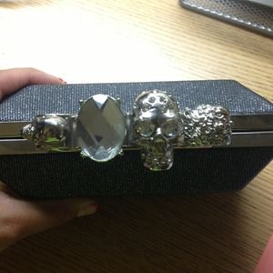 Skull clutch with knuckle rings NWOT